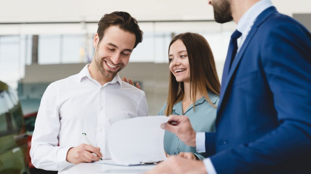 couple talking to a mortgage broker